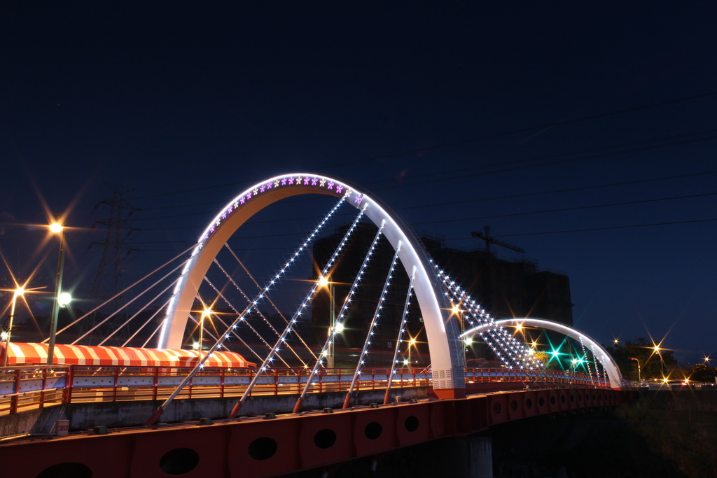 北屯區新桃花源橋景觀光雕 調整大小