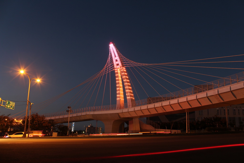 沙鹿希望陸橋景觀光雕 調整大小